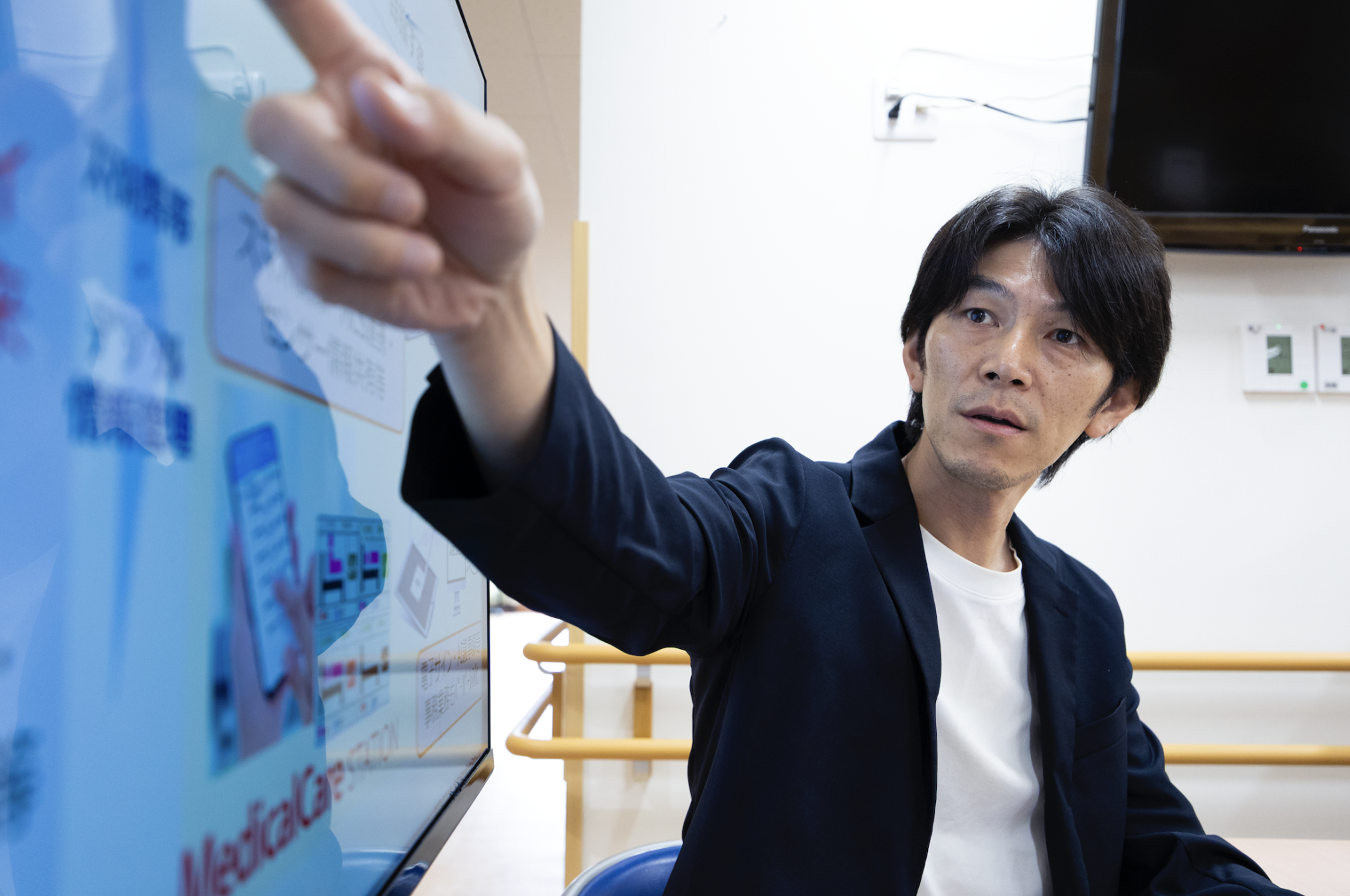 介護現場のDXで寄り添う時間を取り戻す