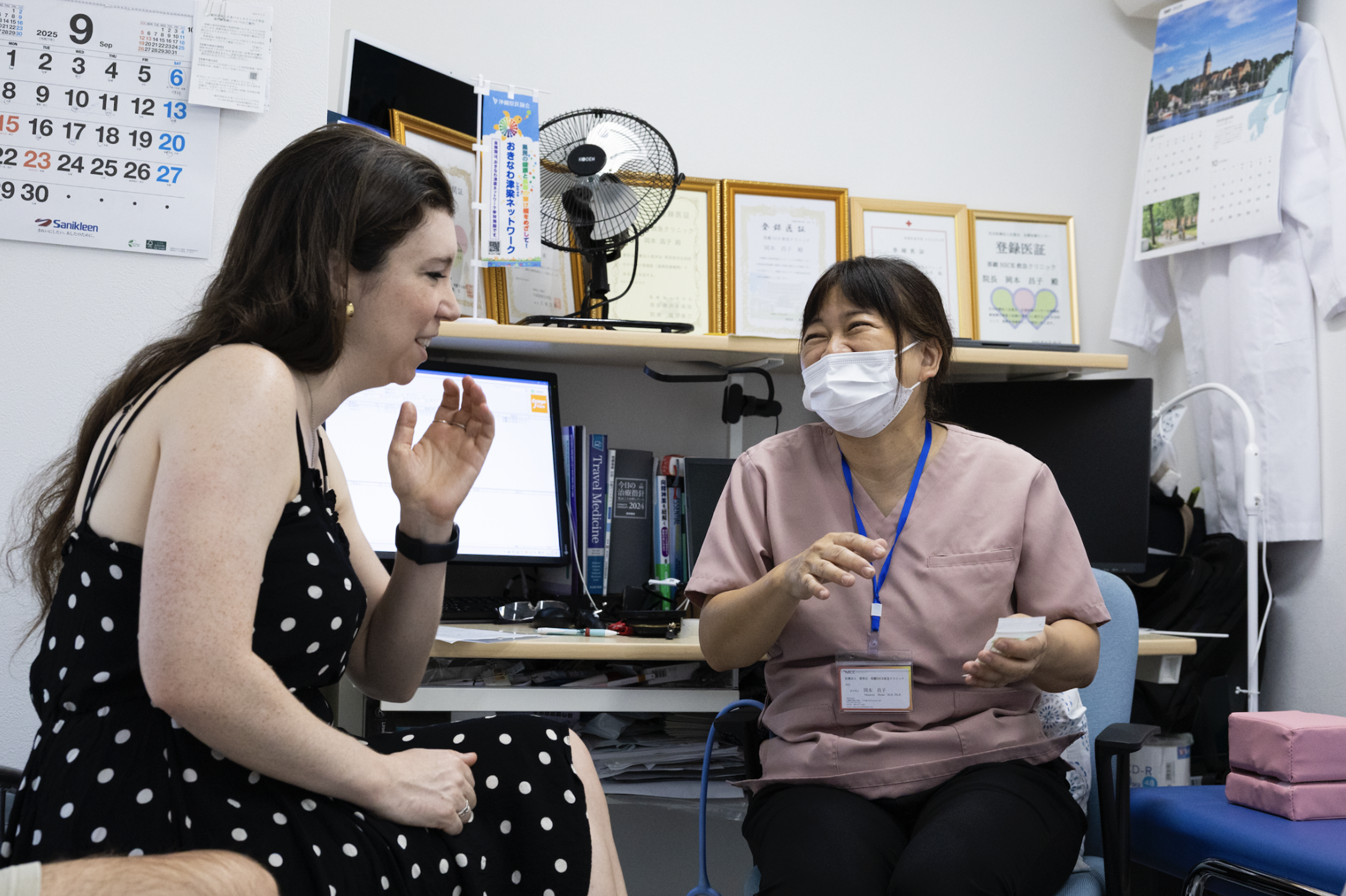 国際診療で旅先の不安を安心へ