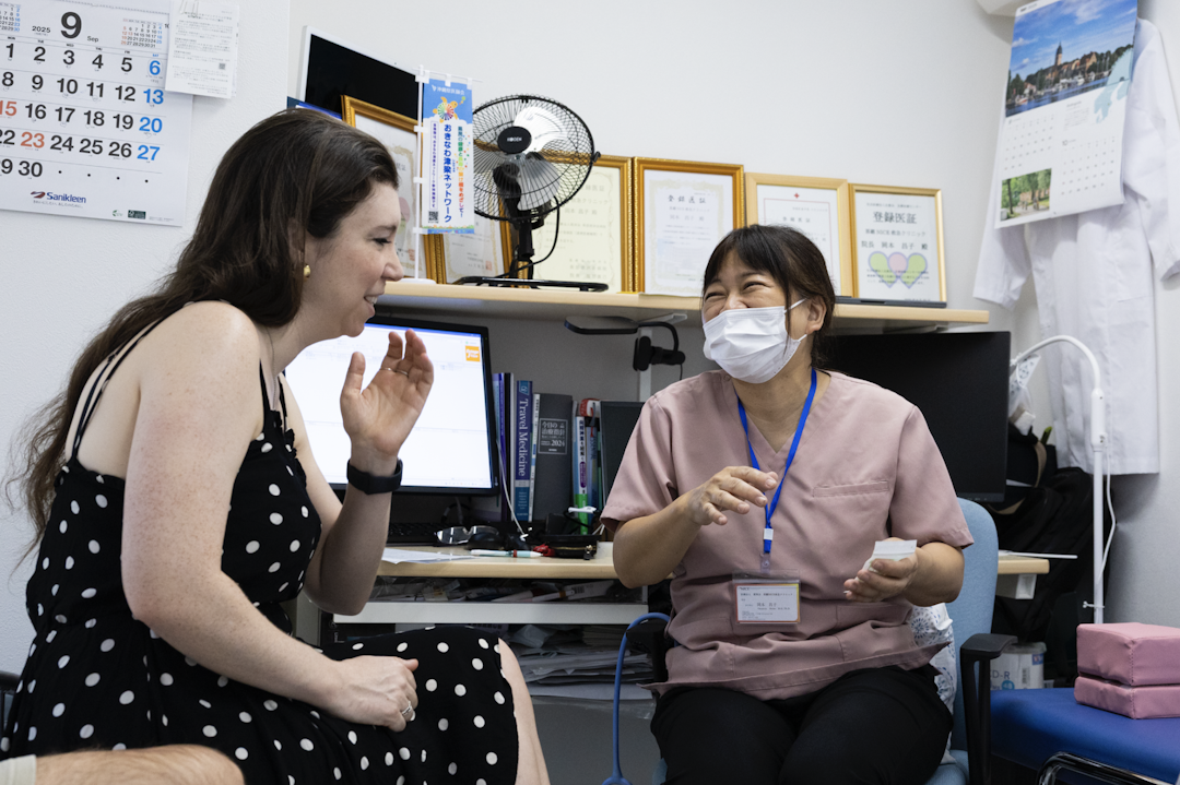 国際診療で旅先の不安を安心へ