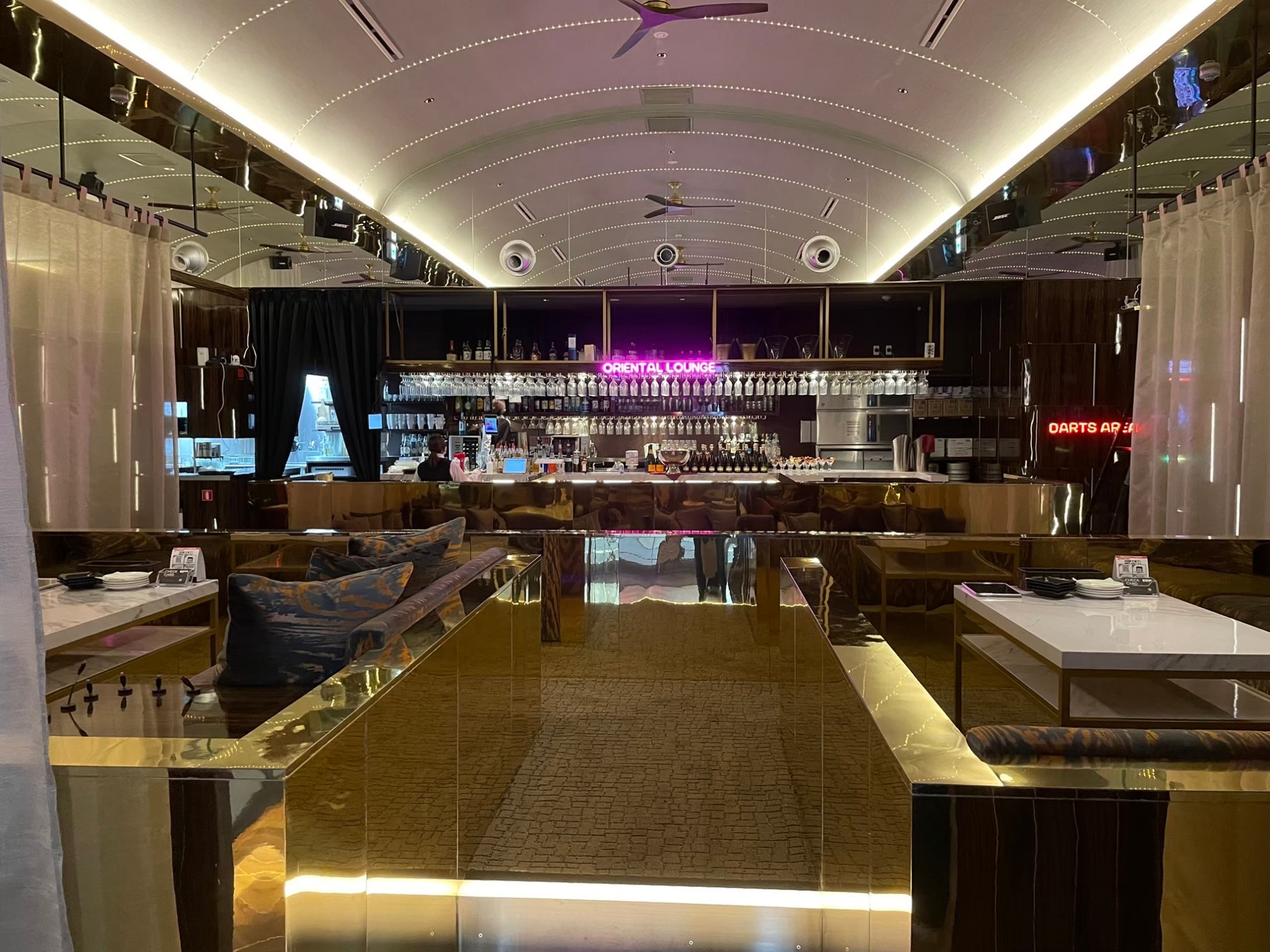 ORIENTAL LOUNGE 岡山の求人画像
