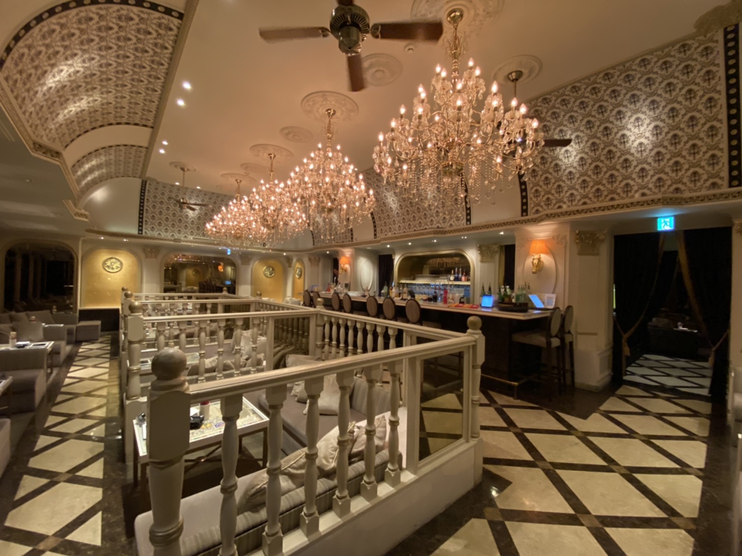 ORIENTAL LOUNGE 心斎橋の求人画像