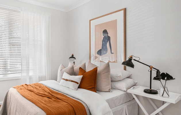 賃貸物件で画鋲はNG？壁を傷つけないおしゃれな飾り方＆原状回復のコツ