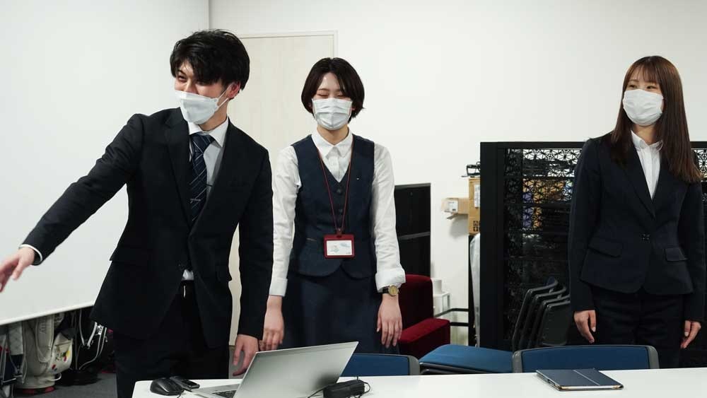 プレゼン研修の様子(古本、山地、井坂)