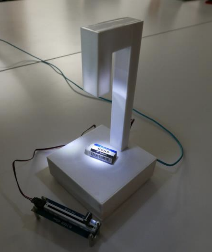 Lightalk：光と音声を同期させたライトスタンド型プレゼンテーションシステム の研究画像