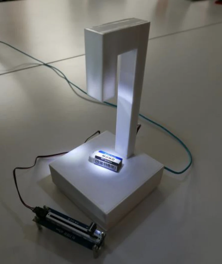 Lightalk：光と音声を同期させたライトスタンド型プレゼンテーションシステム の研究画像