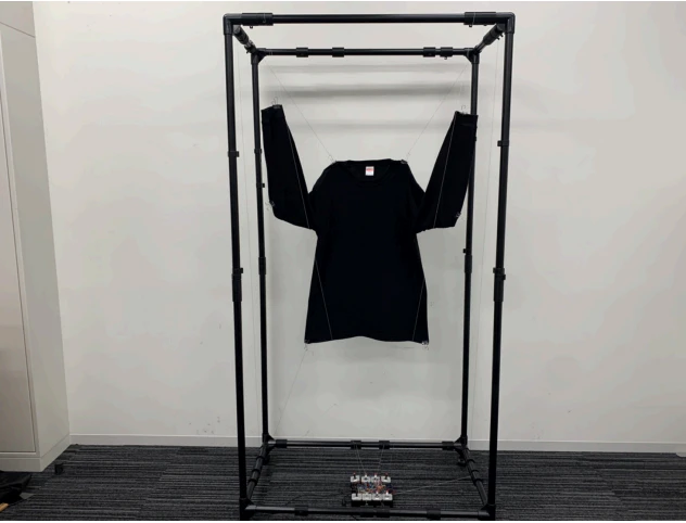 PuppetCloth: 衣服の操り人形化システムの提案と制御手法と表現 の研究画像