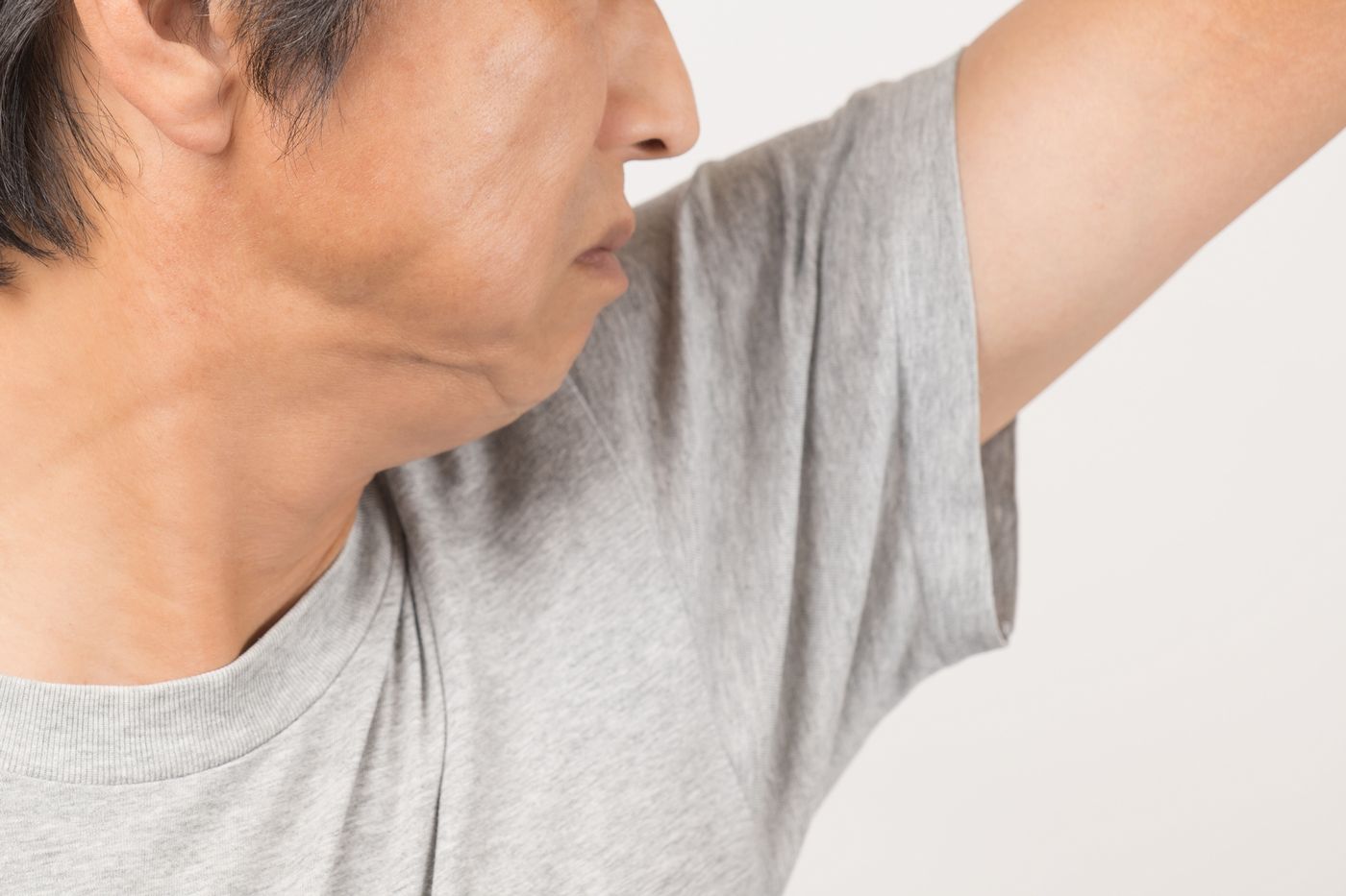 気になる体臭、じつは病気が原因かも？放置NGの危険なニオイとは【医師解説】の画像
