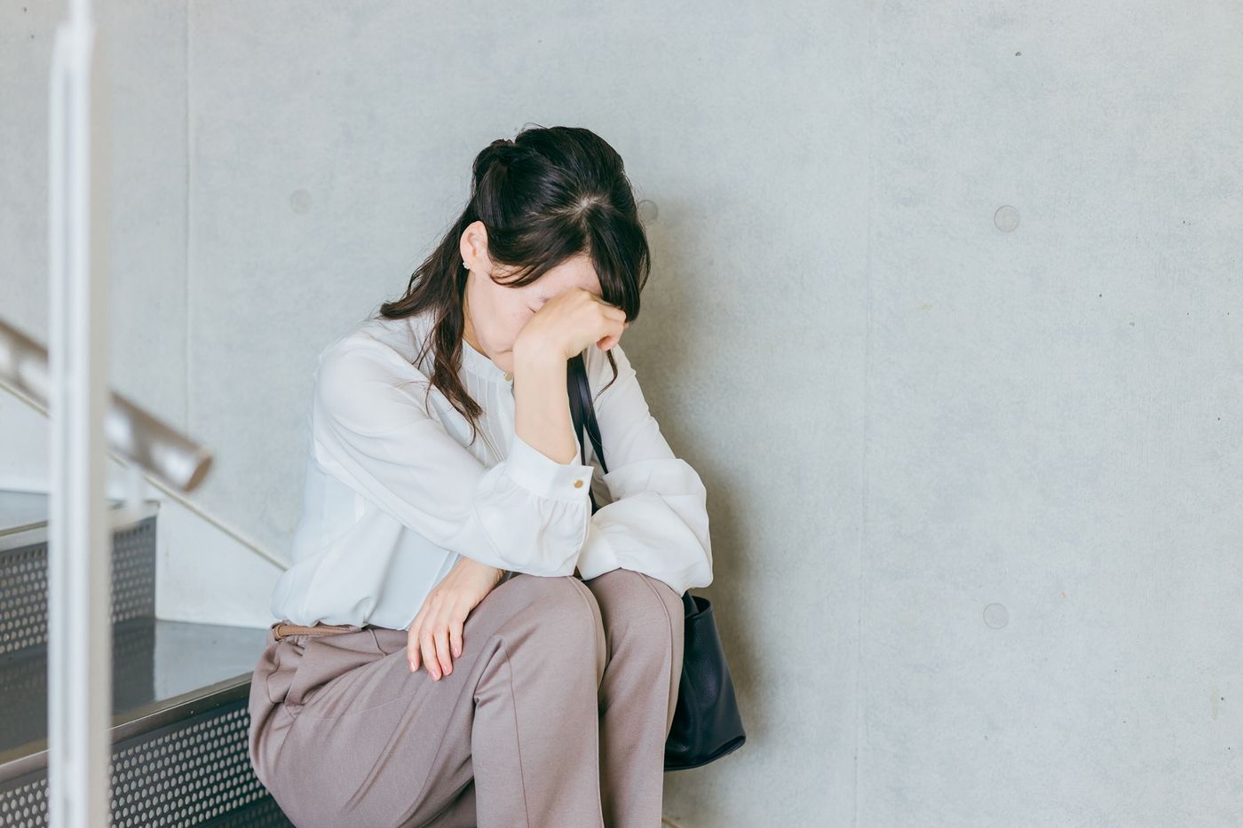 そのため息、私のせい？「他人の不機嫌」が怖い人に読んでほしい3つの対処法の画像