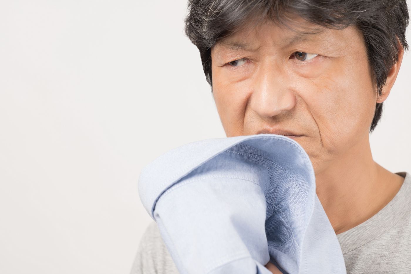 「加齢臭＝不潔」は誤解？臭いの原因・汗臭との違い・予防法とは【医師解説】の画像