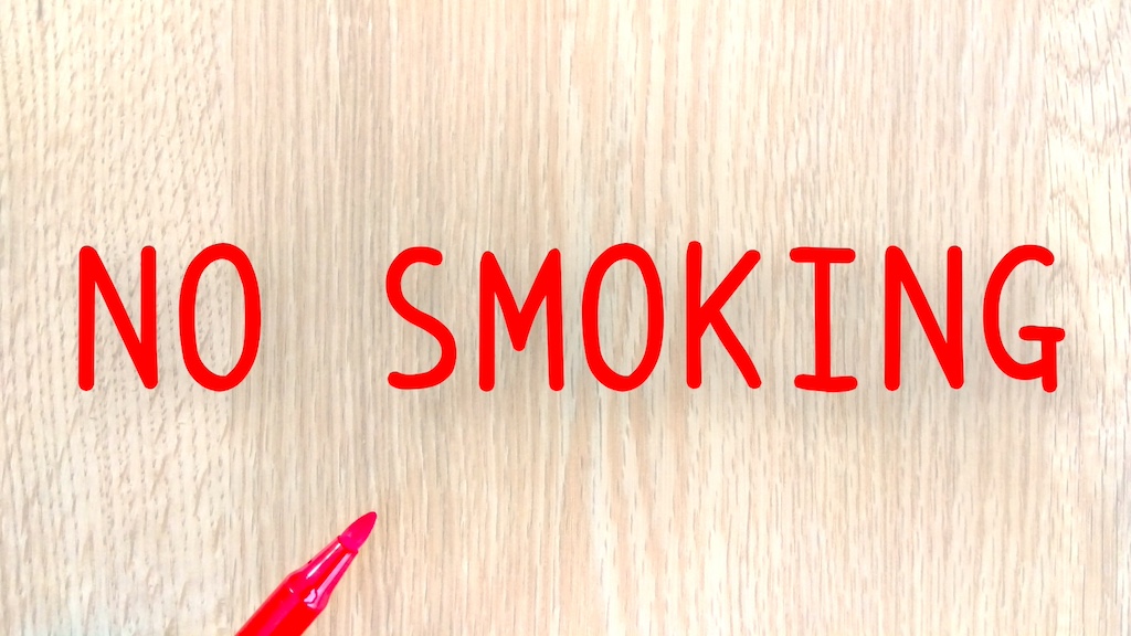 NO SMOKINGの文字