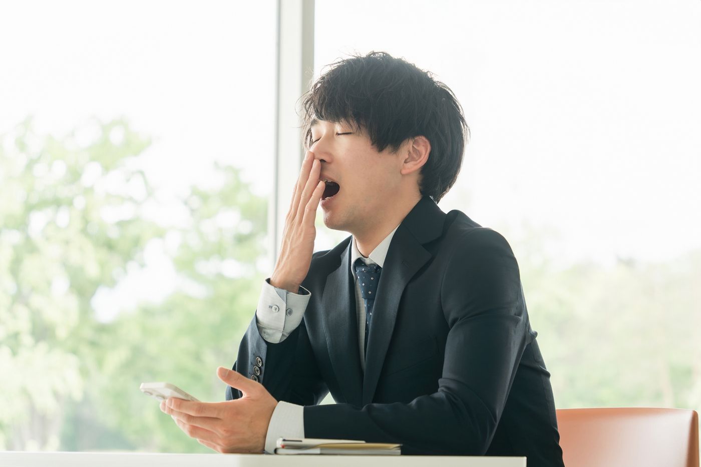 寝不足による記憶力低下、「仮眠」以外にも対策があった…？54人の実験で判明した「20分間の習慣」の画像
