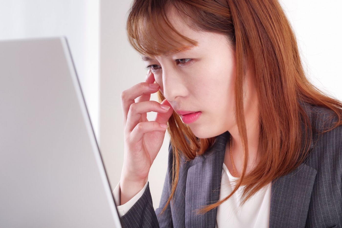 ハンディファンの風が「涙の膜」に影響し、角膜に傷がつく!?