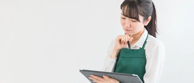 発注に悩む女性