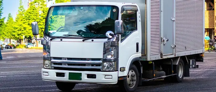 道路を走るトラック