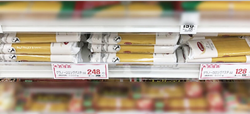 ドラッグストアのパスタ売場