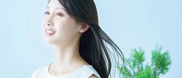 ヨーグルトの美容効果を感じる女性