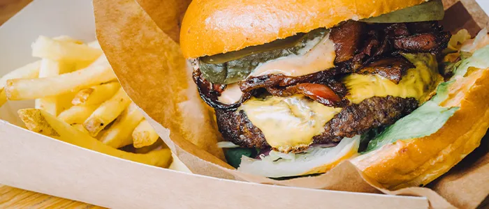 ハンバーガーとポテトの紙容器