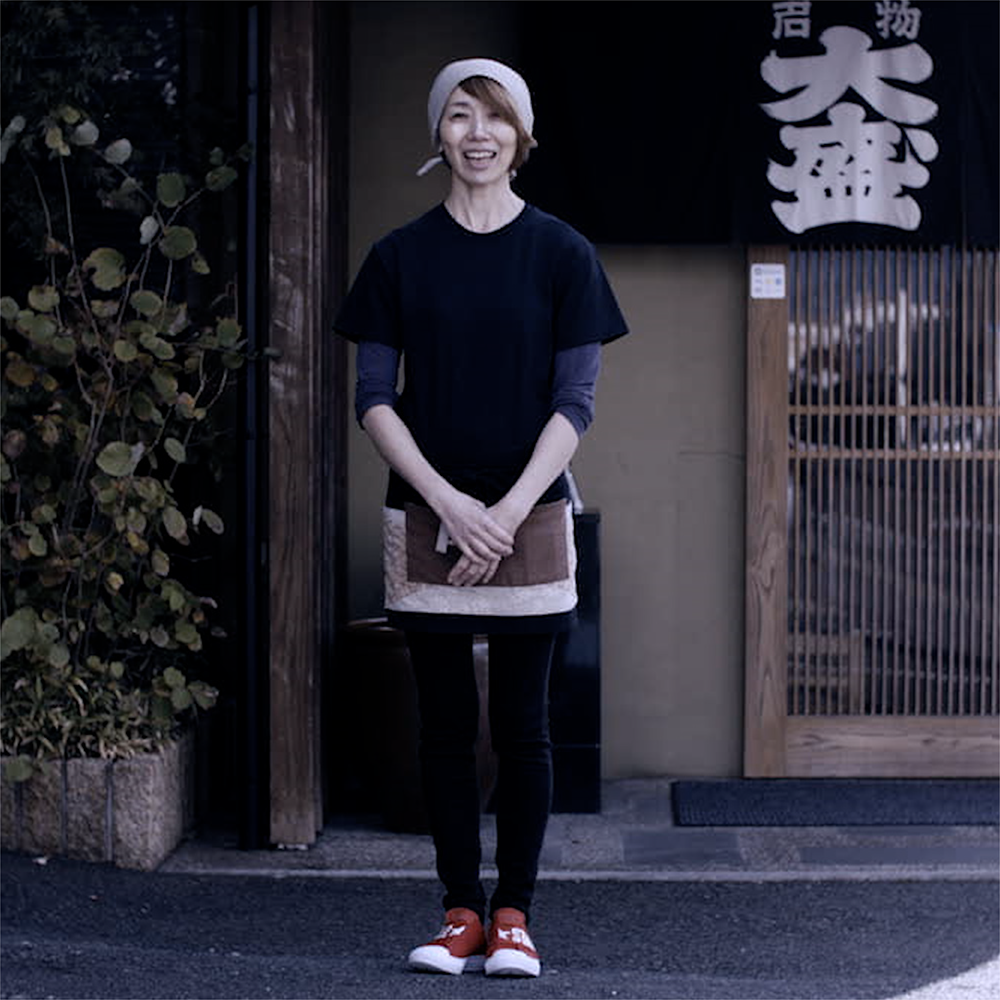 靴のテヅカ様「人生を前向きに歩く女性たち　うどん屋篇」TV-CM（第30回 UMK CM大賞：優秀賞）