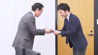 開発に関わる「ティラワ経済特別区（SEZ）」（左写真）。国内外で多角的な事業展開を行う。