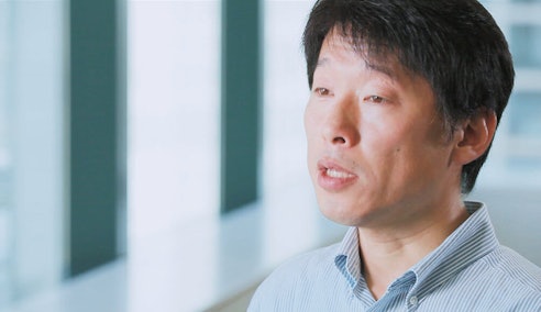 左 / システム部事業支援グループ 松田正太郎様