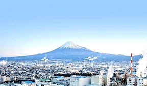 部門間×海外拠点間の情報共有
各国の名刺を企業資産に変える