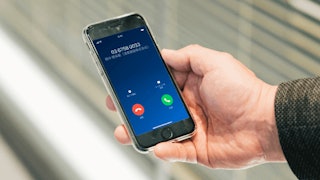 着信時、Sansanのデータにひも付いて相手の名前が表示されるのが便利です/早瀨大喜様