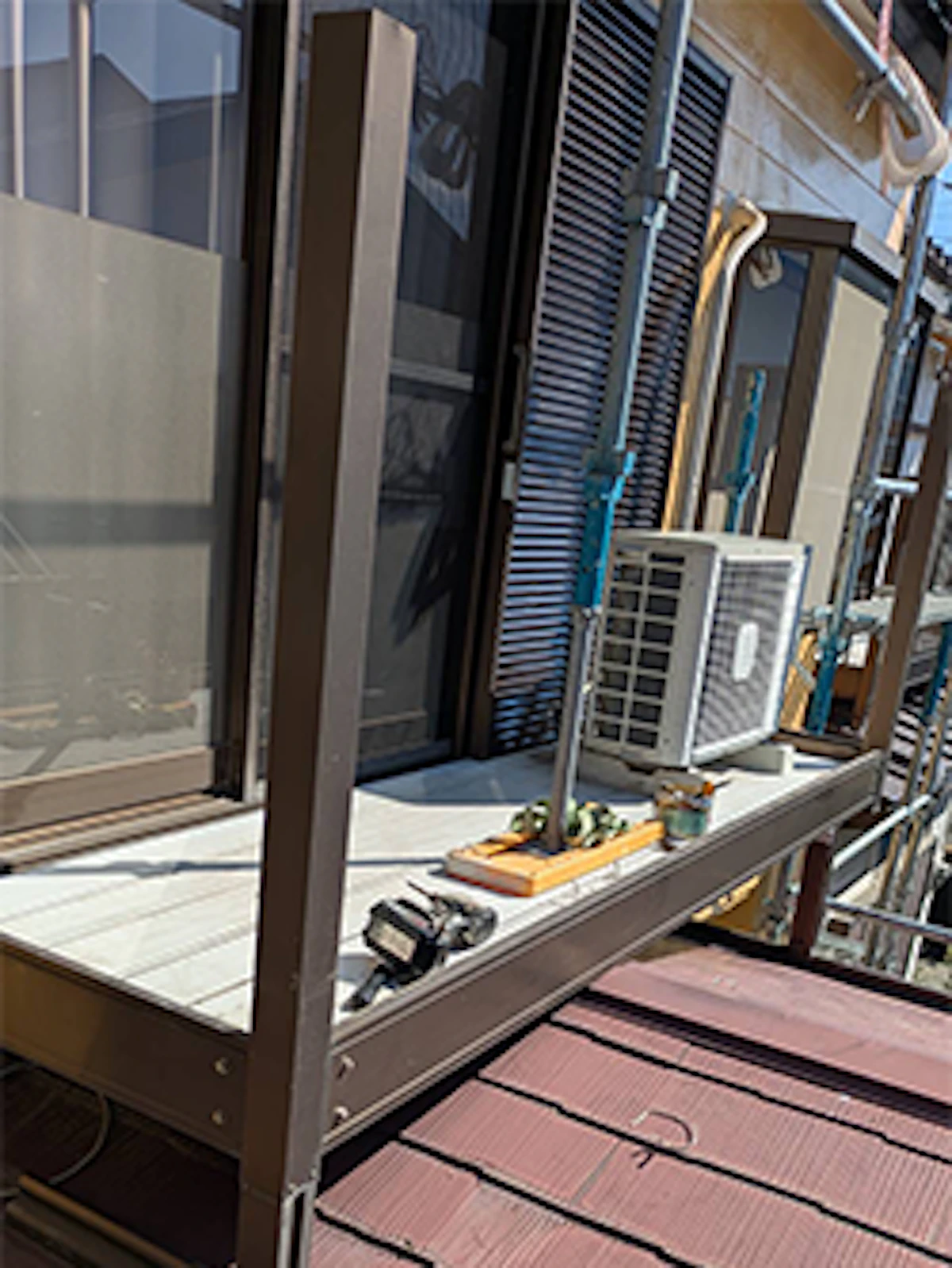 ベランダ新規取付・屋根カバー工事（茅ヶ崎市）の施工前