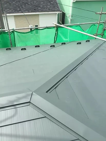 戸建ての屋根吹き替え工事及び雨樋交換工事(茅ヶ崎市)の施工後