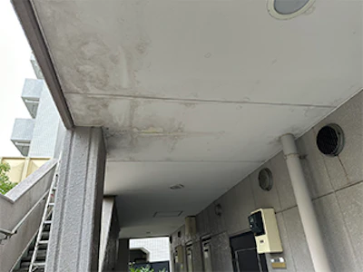 賃貸物件の外壁塗装・屋根改修工事（茅ヶ崎市） 施工時の様子 1