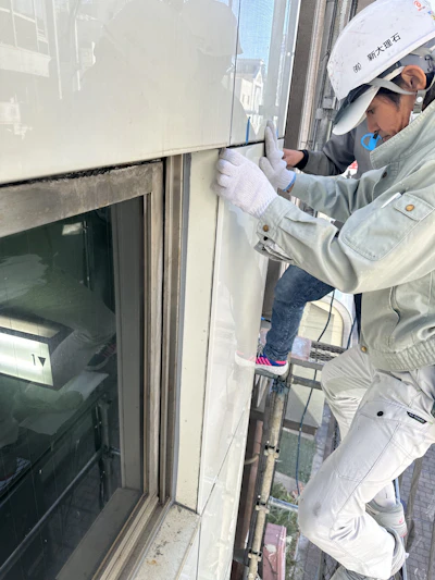 外壁塗装、コーキング打ち替え、外部改修工事 施工時の様子 21
