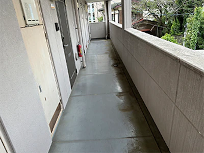 賃貸物件の外壁塗装・屋根改修工事（茅ヶ崎市） 施工時の様子 2