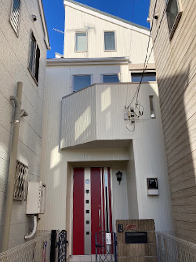 戸建ての外壁塗装工事・屋根カバー工法工事（茅ヶ崎市） 施工時の様子 4