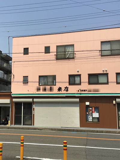 店舗の外壁塗装工事（茅ヶ崎市） 施工時の様子 1