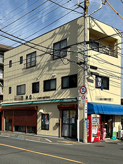 店舗の外壁塗装工事（茅ヶ崎市） 施工時の様子 3