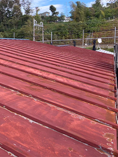 戸建ての外壁塗装工事・屋根カバー工法工事・ 植栽伐採工事（藤沢市） 施工時の様子 5