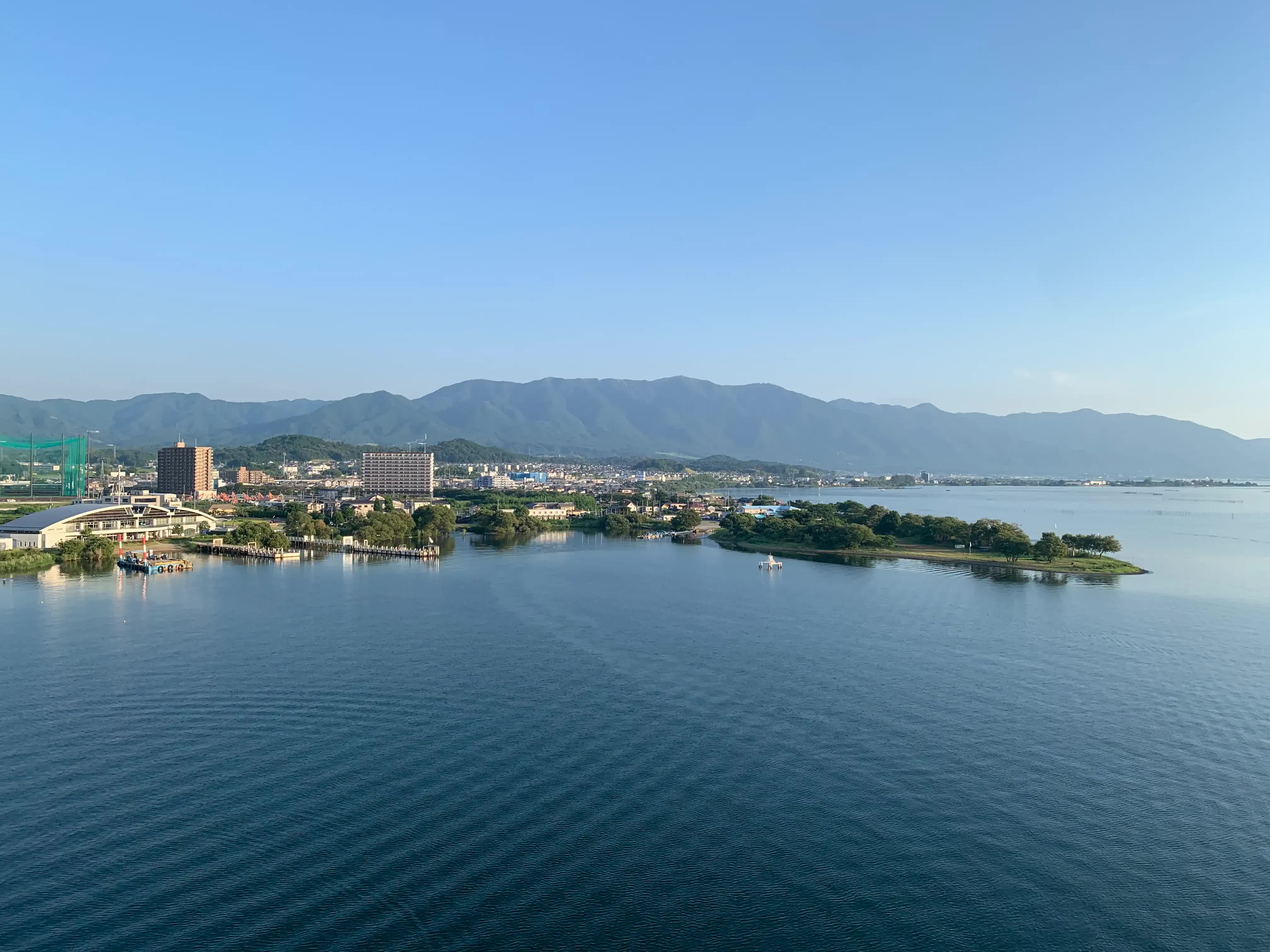 大橋から北西(比良山地)を望む