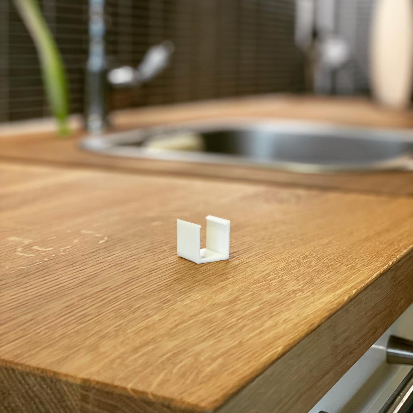 昨日作ったゴミ箱のゴミ袋を押さえるクリップを3Dプリンターで作ってみましたの施工事例