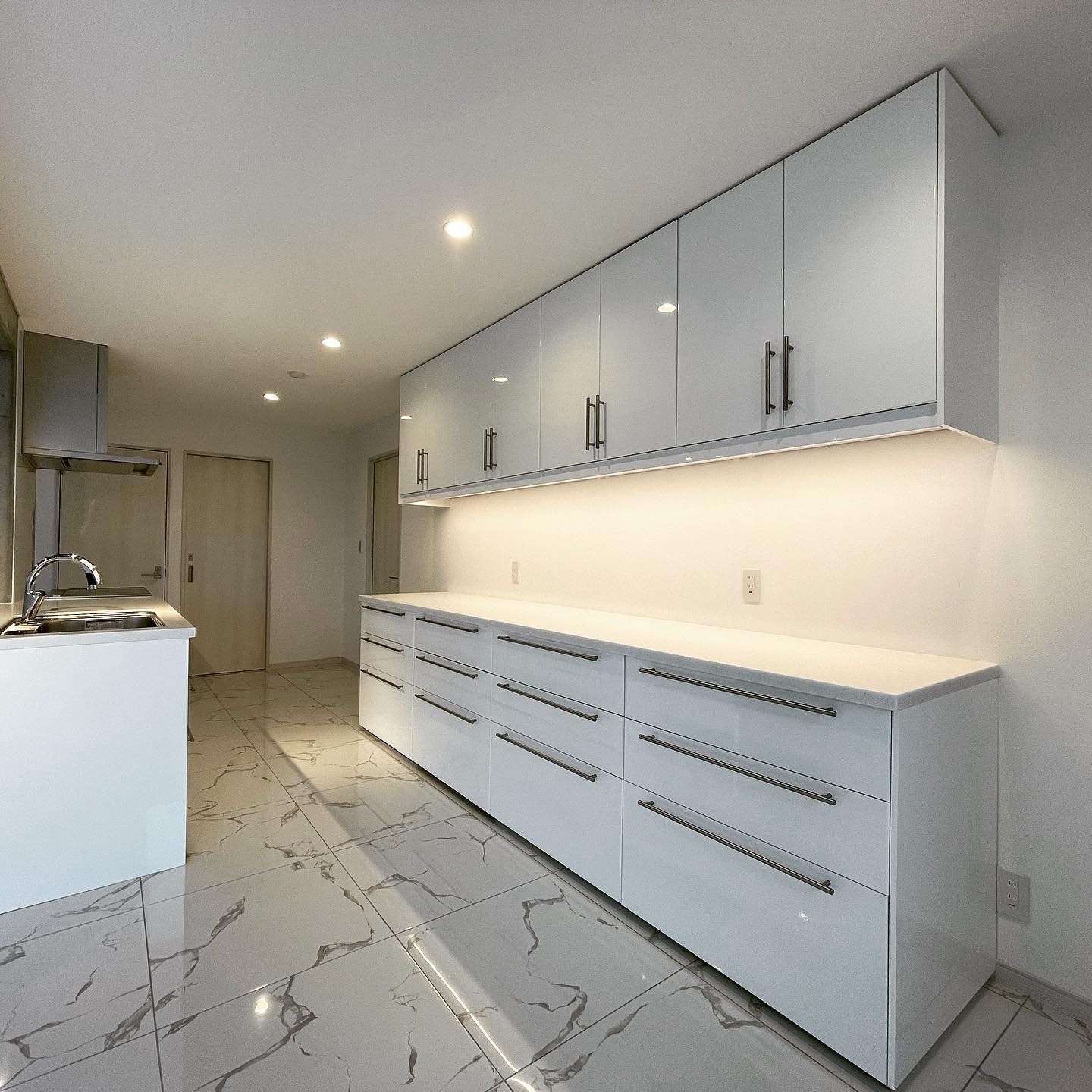 白い床!白い壁!白いIKEAキッチン!の施工写真 2