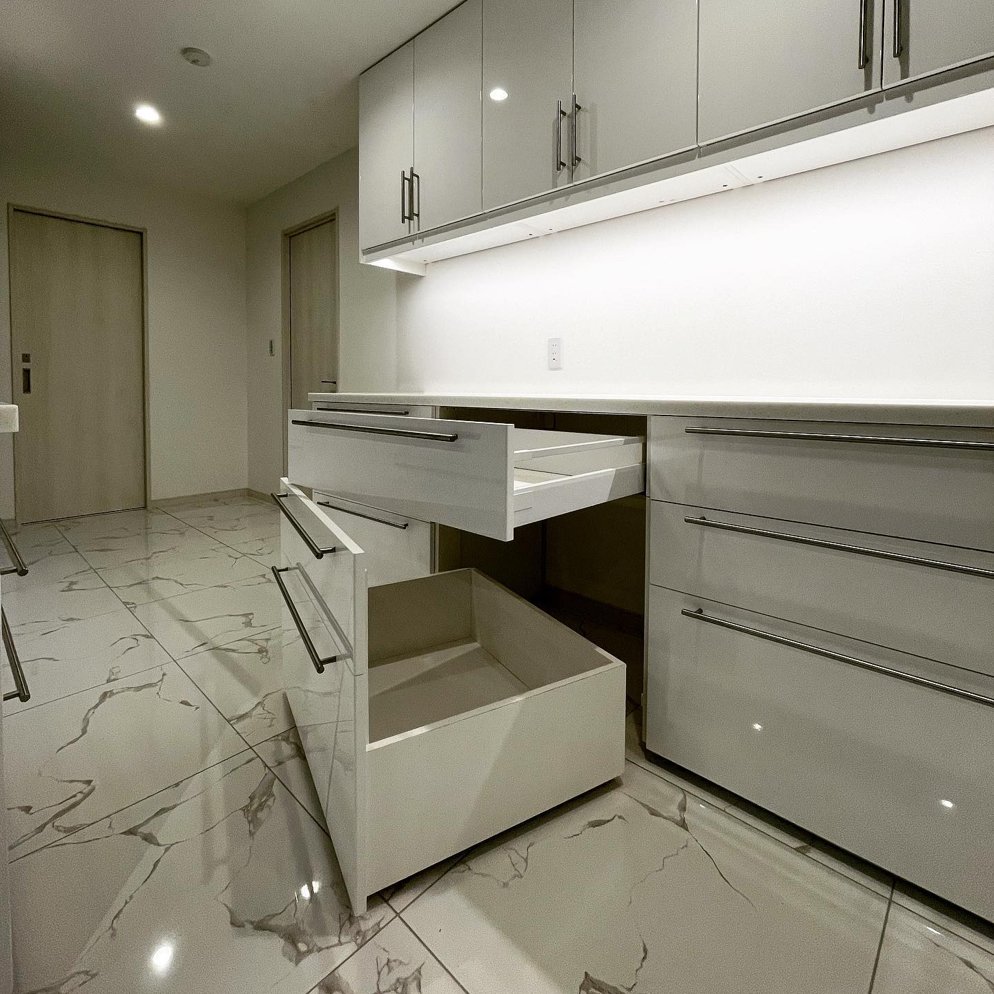 白い床!白い壁!白いIKEAキッチン!の施工写真 6
