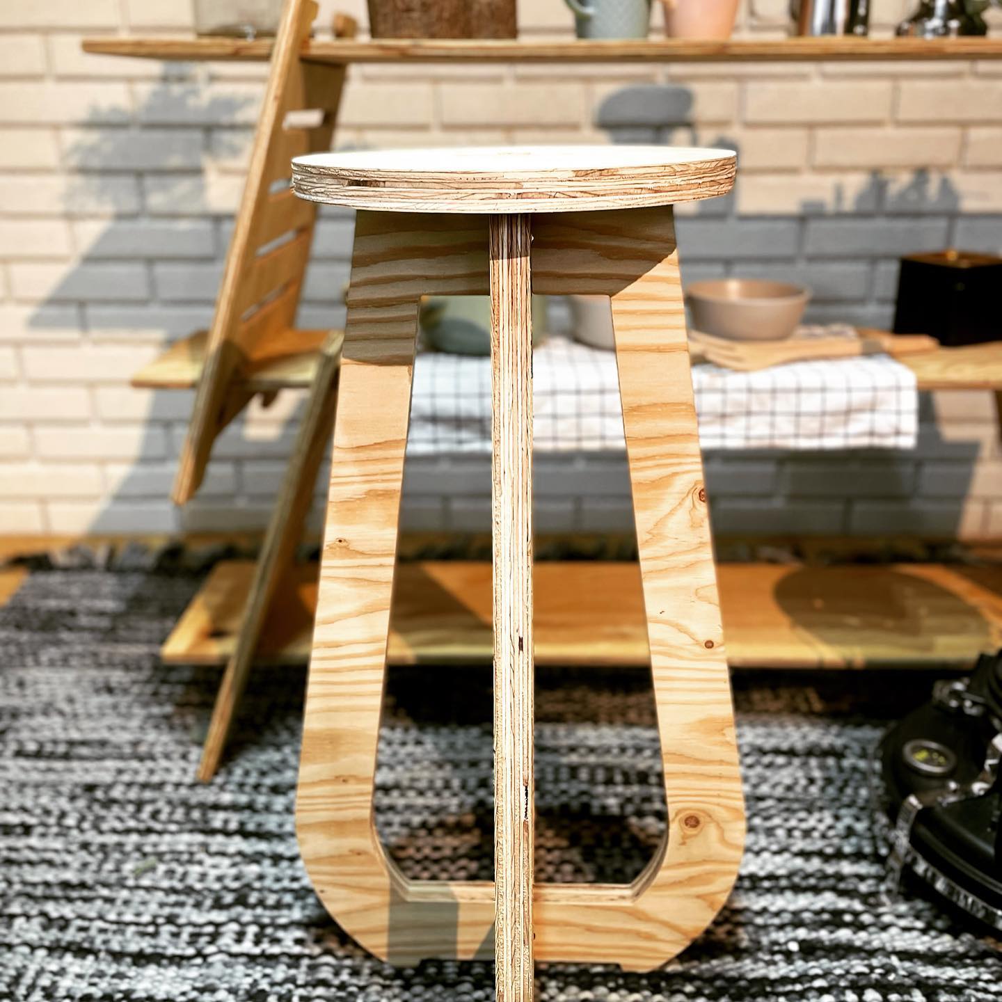 スタックシェルフとハイスツールの施工写真 2