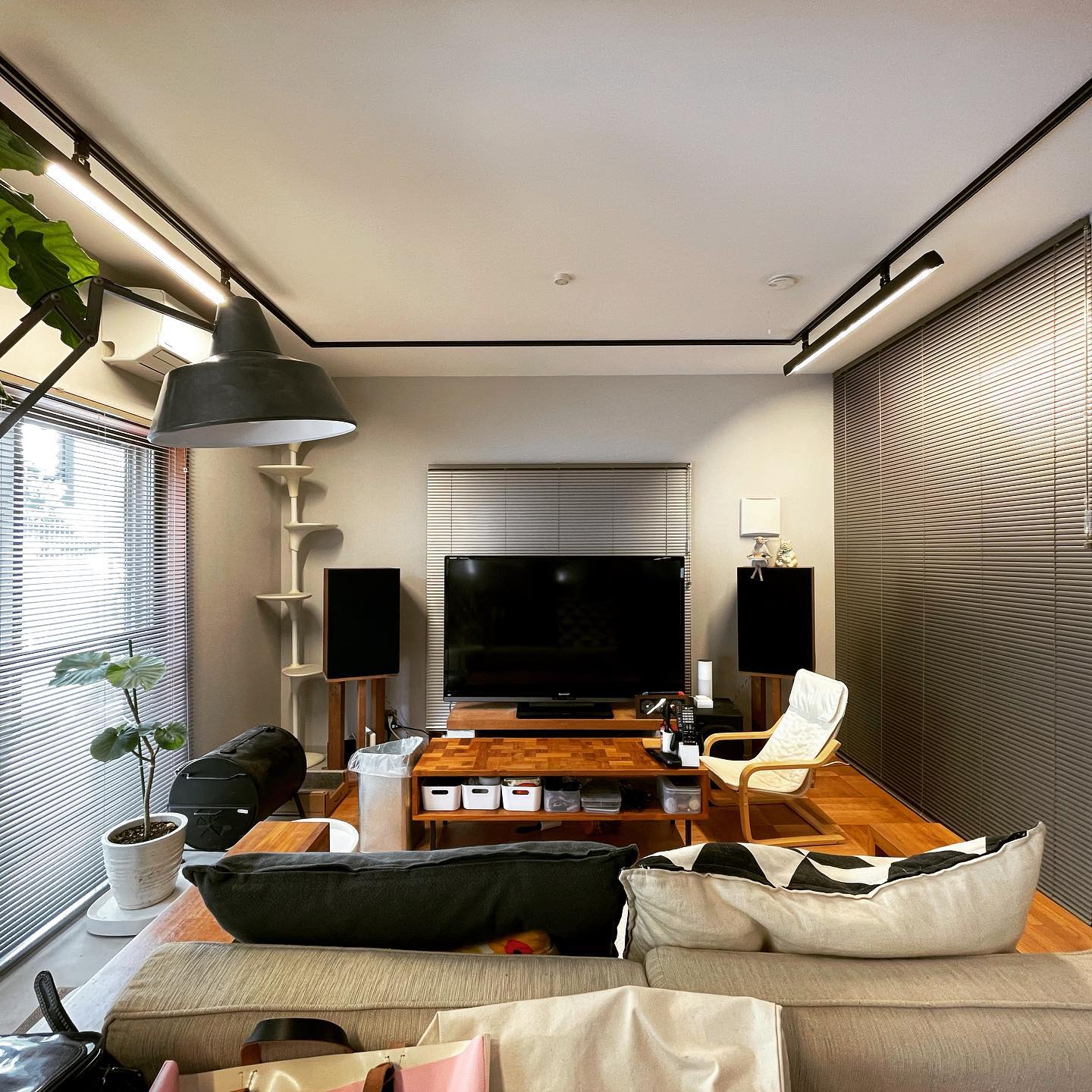 黒のIKEAキッチンとパーケットフロアとタイルでリノベーション。のお引越し後の施工写真 2