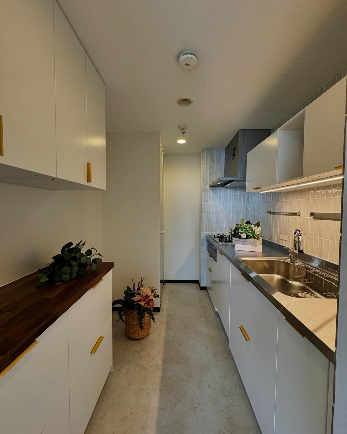IKEAキッチンでマンションリフォームの施工写真 5