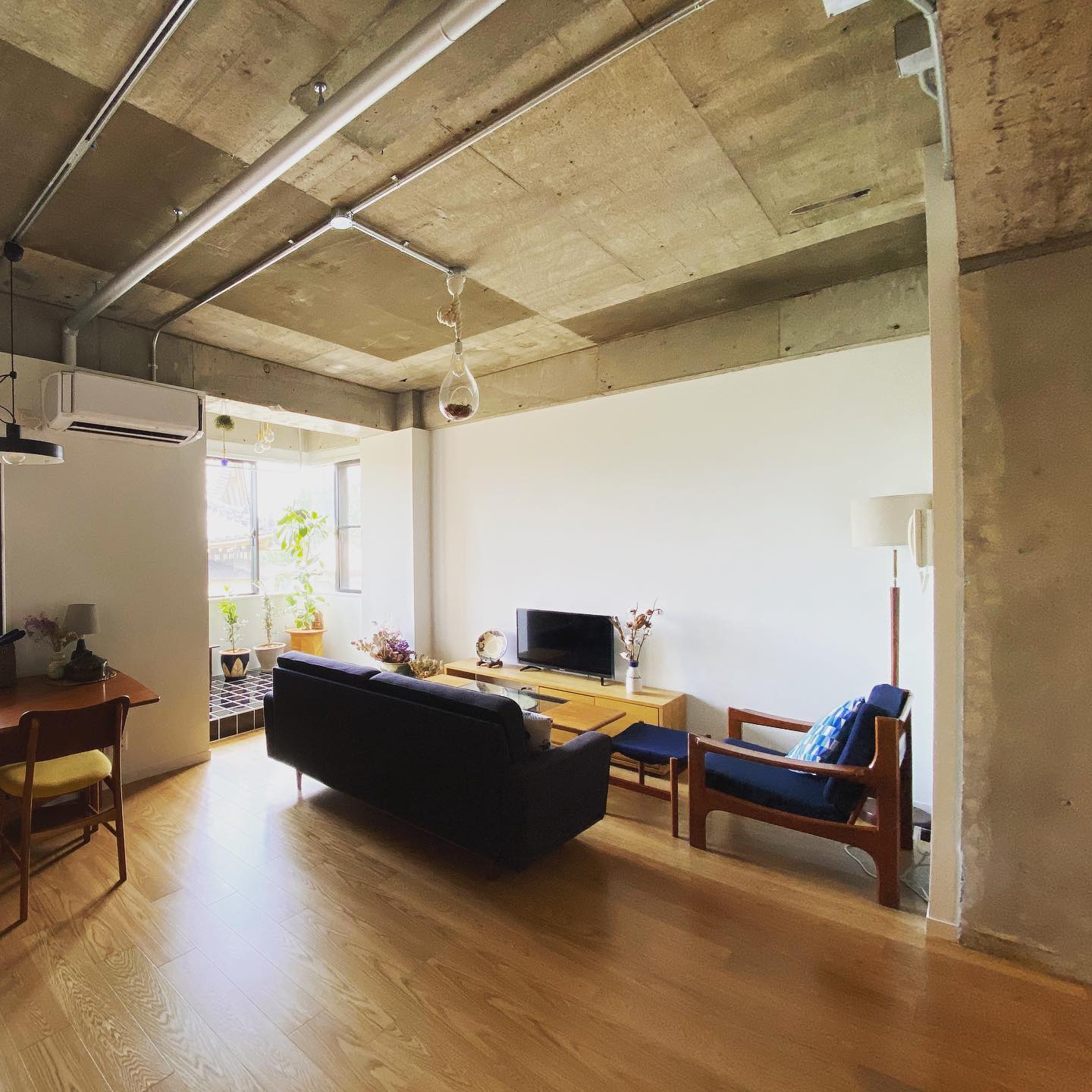 マンションのフルリノベーションです。今回は躯体現しでインダストリアルな雰囲気にの施工事例