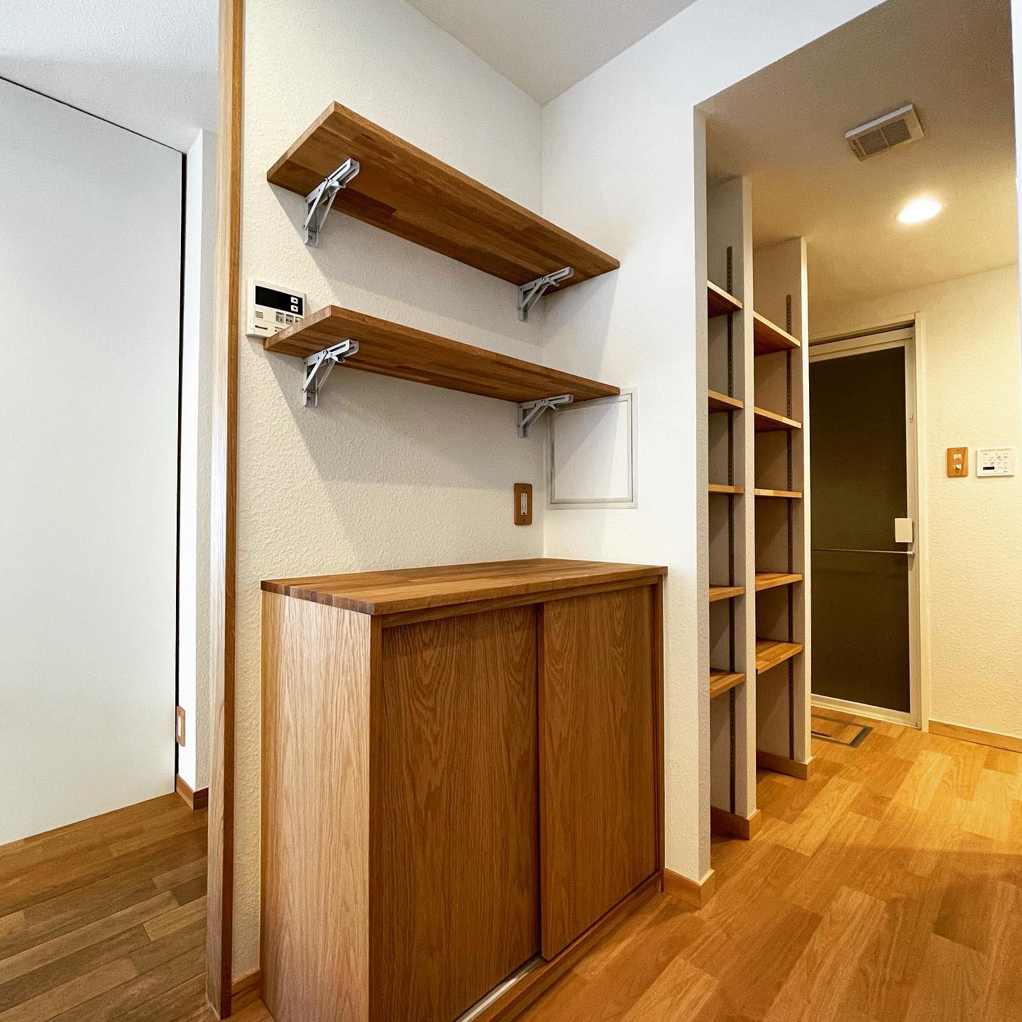 IKEAのキッチンとオーク材で水回りをリフォーム(^^)の施工写真 3