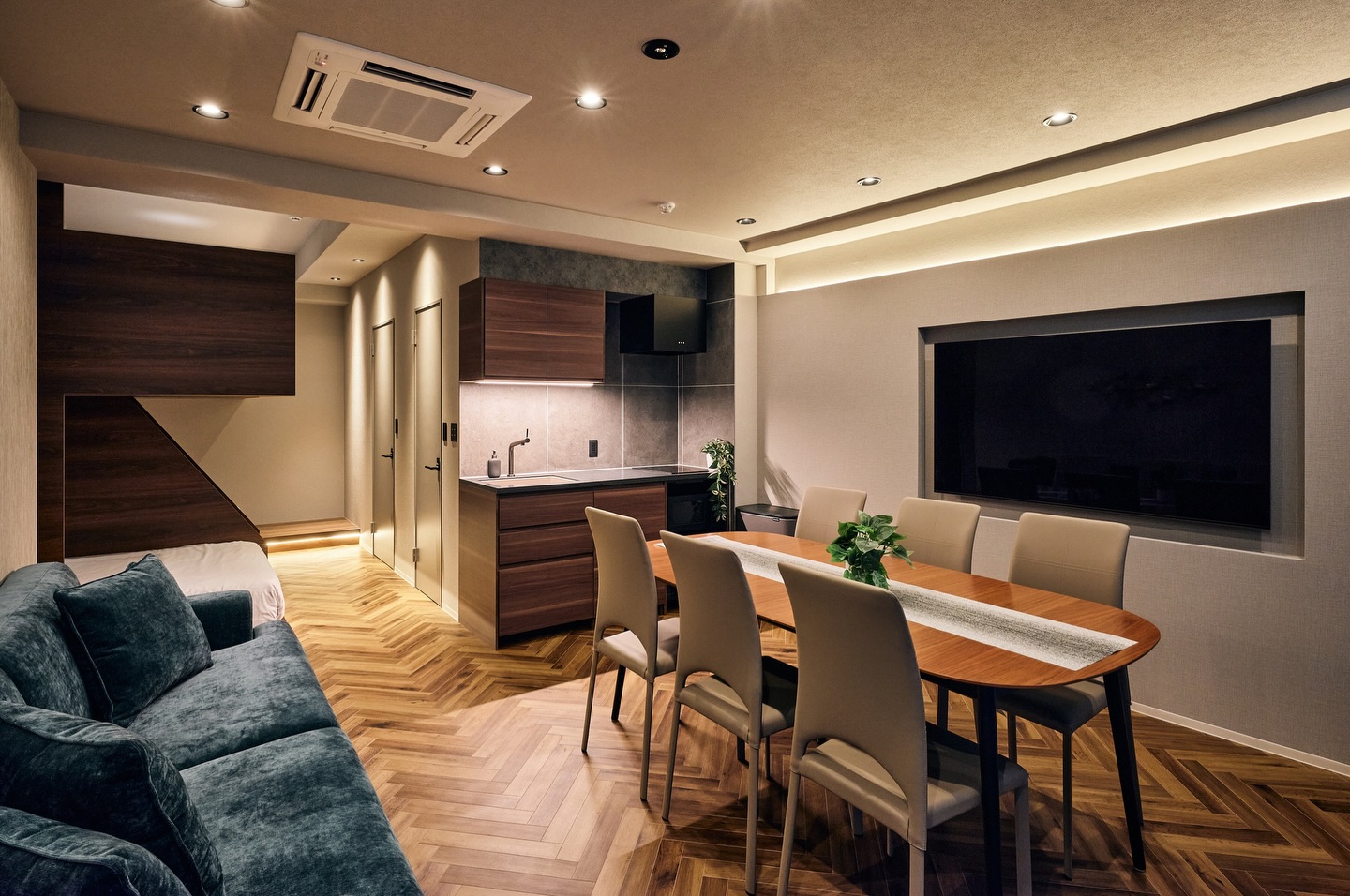 大人のための上質な隠れ家。造作ベッドが目を惹く宿泊施設🏨の施工写真 2