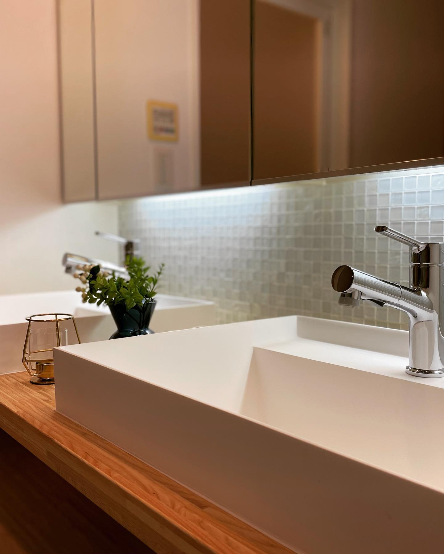 IKEAとサンワカンパニーで造作した洗面台ですの施工写真 3