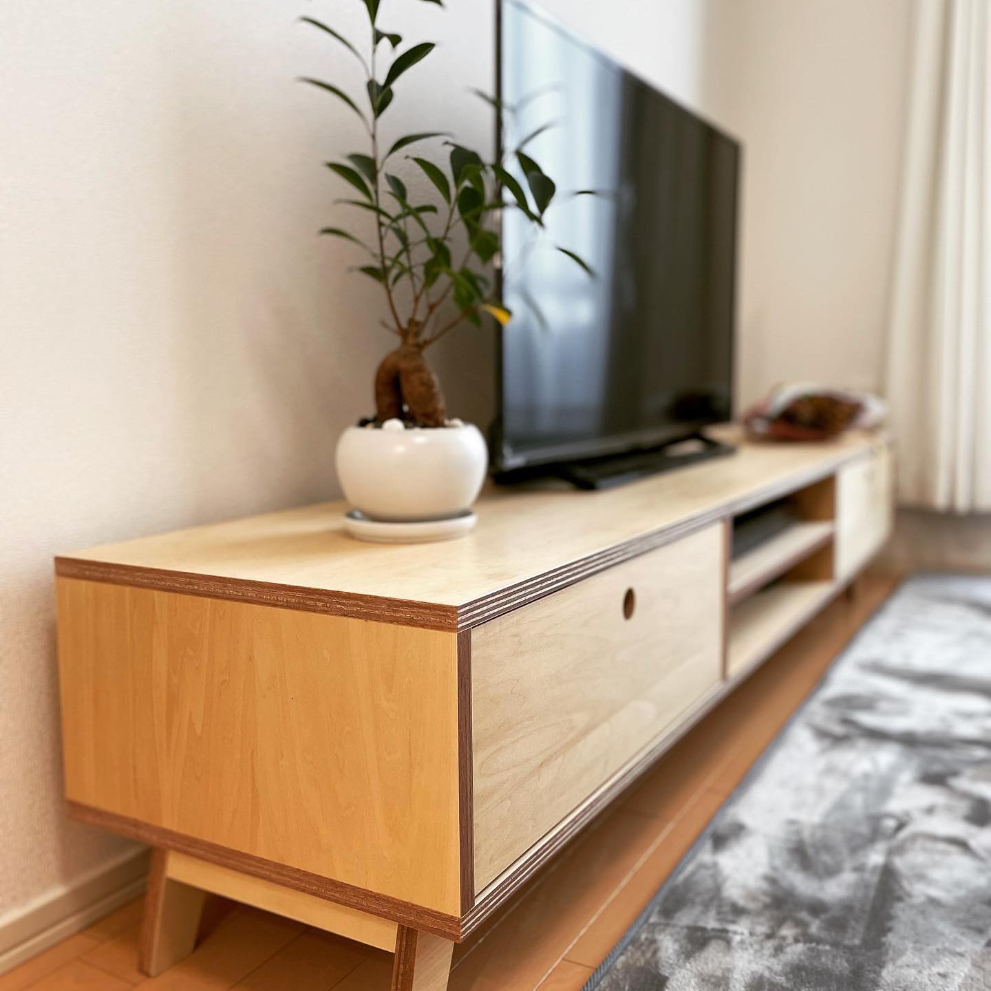 フラットなTVボードも一緒に納品してきましたの施工写真 2