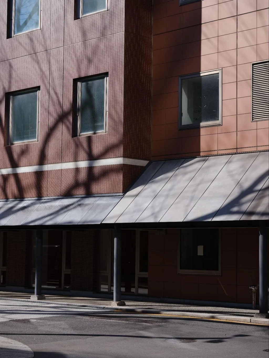 Photo of the exterior of the building where Professor Umezaki's laboratory is located.