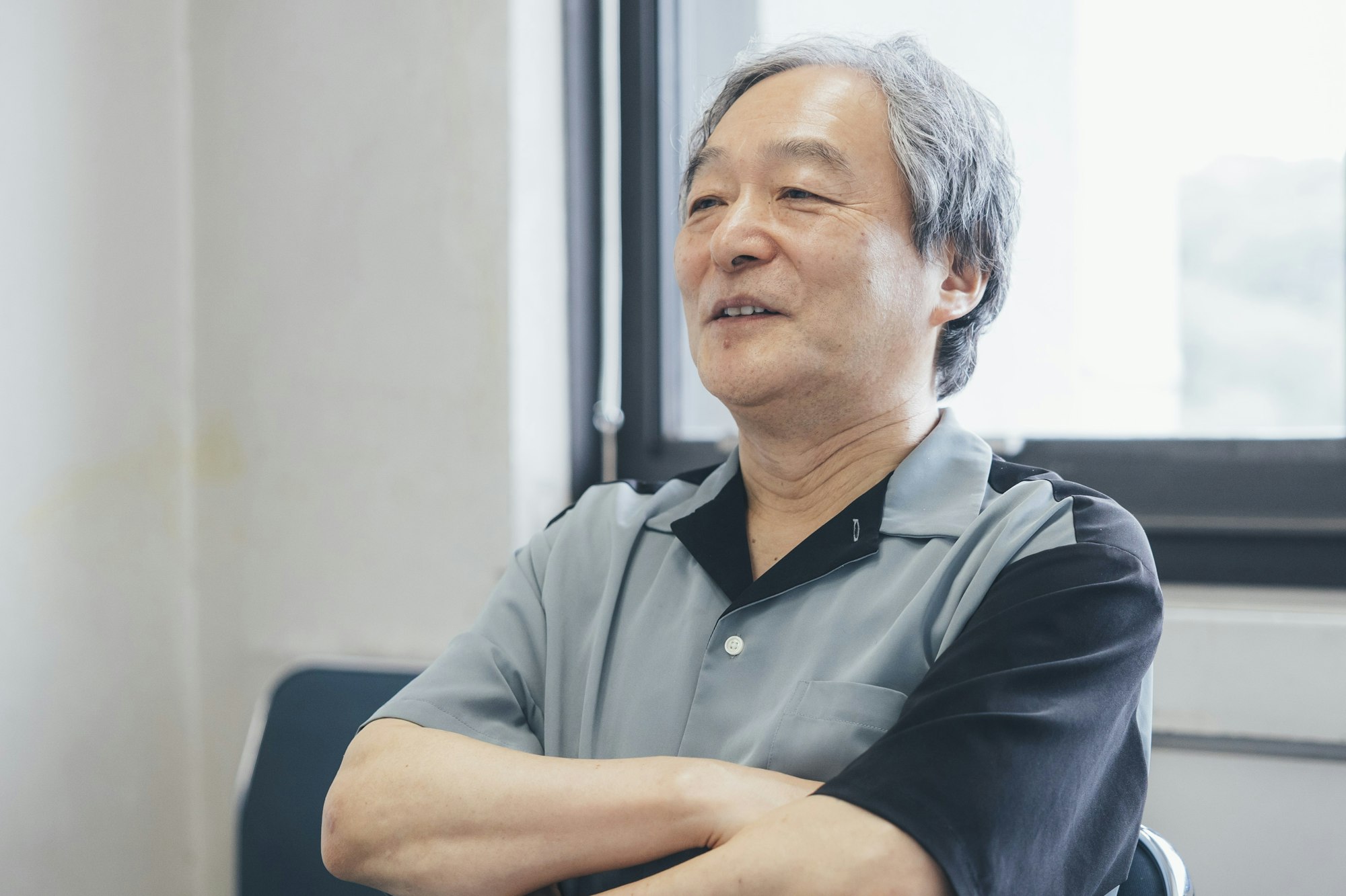 介護メディア『安心介護ニュース』のインタビュー取材に応える中央大学教授・山田昌弘さん(撮影・加藤春日)