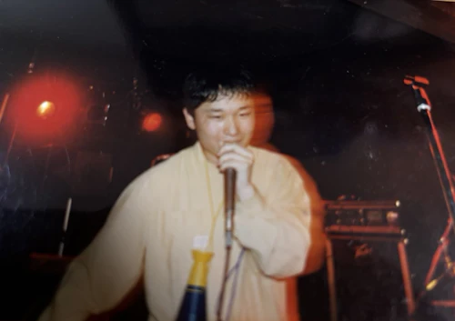 今度はまさかの、ライブハウスでバンドボーカルデビュー！ コザック前田の青春依存狂時代（4）